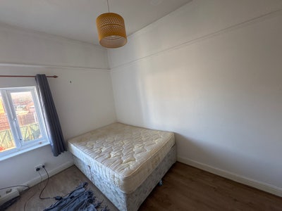 Room near wlakden town centre  Main Photo