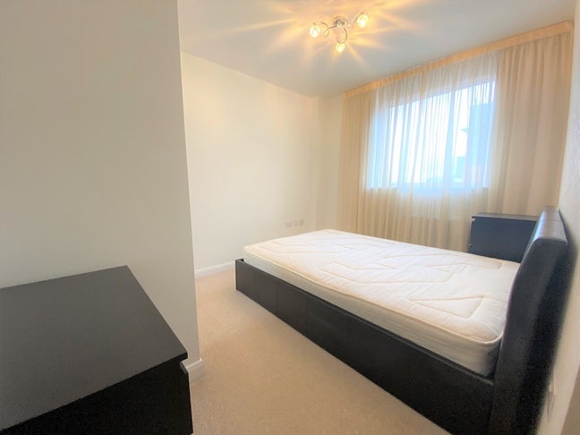 Spacious Double Room in St Pauls  Main Photo