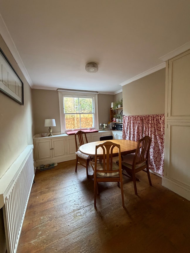 Zone 2 ~ 1 Bedroom  Main Photo