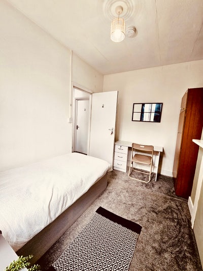 Lovely Single Room in Safe & Cosy Home|Hanover Main Photo