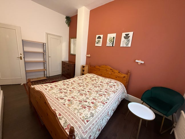 Contemporary Ensuite Double Room West Kensington Main Photo