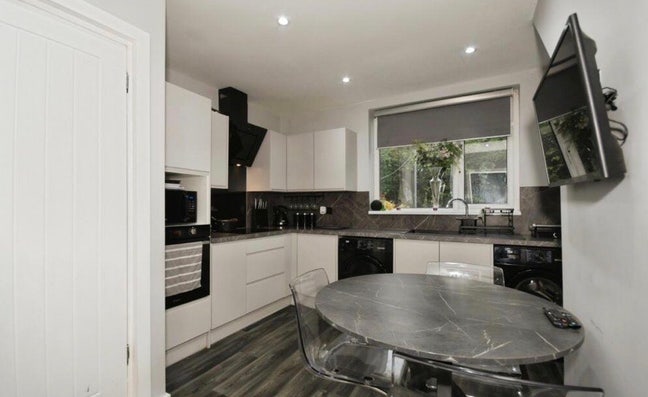 Quiet home Main Photo