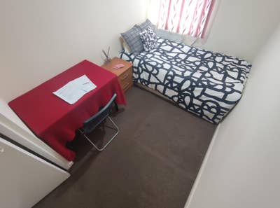 Single Room in Tottenham Hale - Parking Main Photo