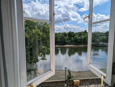 🛶⛵️Direct water view, stunning water front home🛶 Main Photo