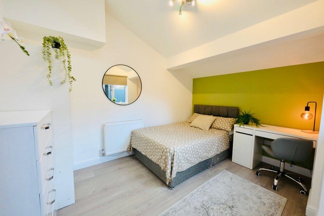 REDUCED - Designer 9 Bed Fallowfield 🏡 Main Photo