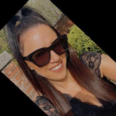 Professional Female seeks a single or double room Main Photo