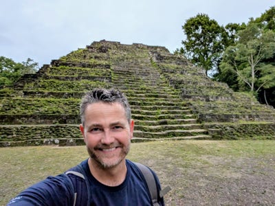 Professional doctor looking for own room Main Photo