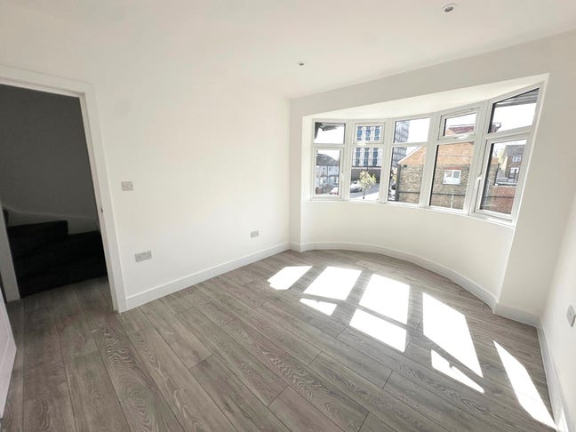 ***Newly Renovated Three Bed Flat to Rent, N9*** Main Photo