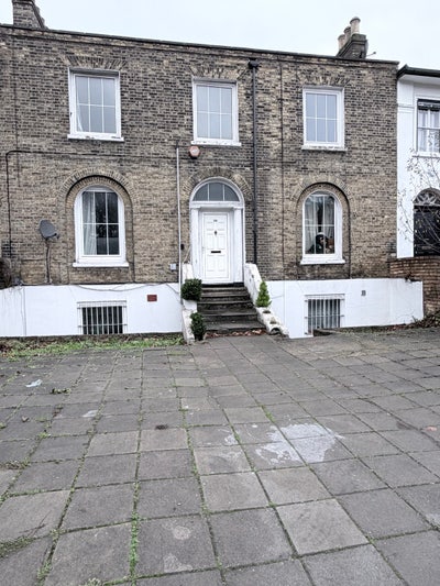  Large double room — 15 mins to Elephant Main Photo