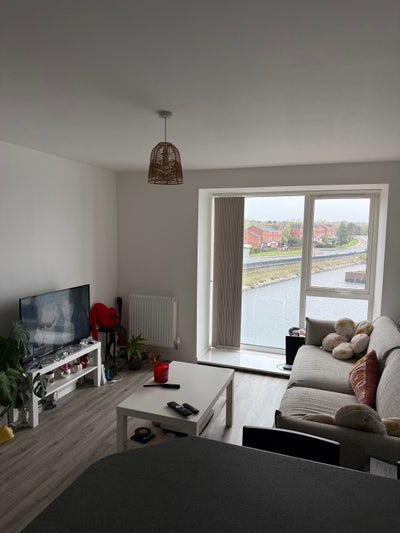 Double room in waterfront flat Main Photo