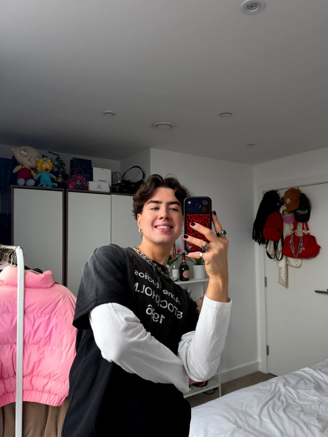 25, professional looking for a room/buddy up  Main Photo