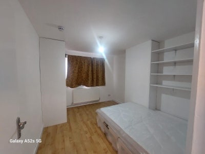 Room to rent-Edgware (HA8) Main Photo