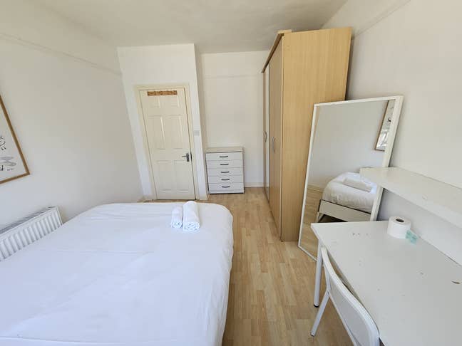 Beautiful Furnished Double Room in a Modern 4-Bed  Main Photo
