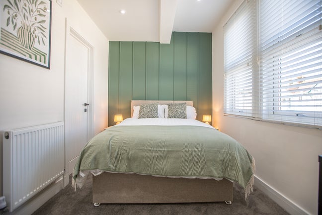 Ensuite Rooms Available Soon | 10 Mins to Qa  Main Photo