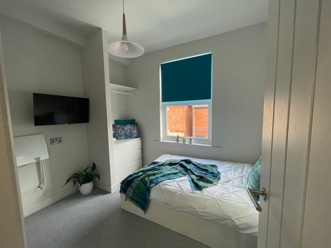 Ensuite Room Close to Derby City First Month Free! Main Photo