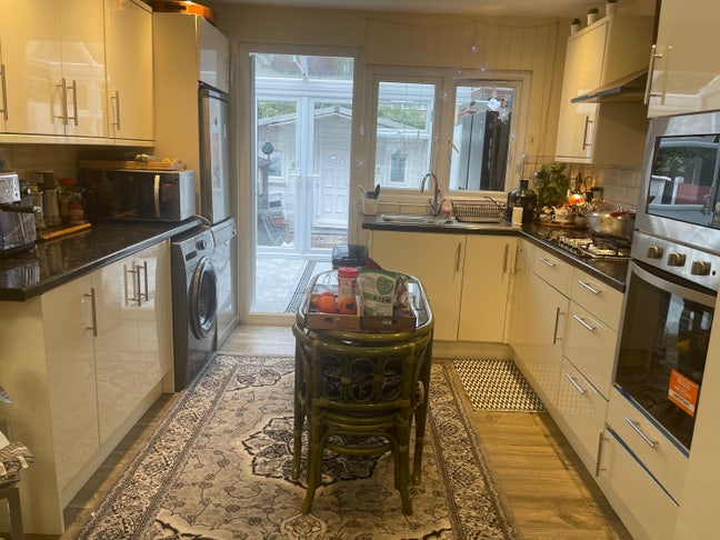 Double furnished Room available from 1st May  Main Photo