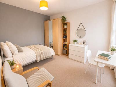 NG2: Last Huge Double Room in West Bridgford Main Photo