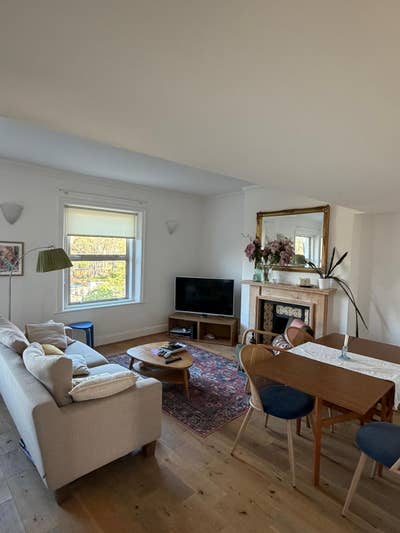 Sunny 1br in gorgeous Belsize flat Main Photo