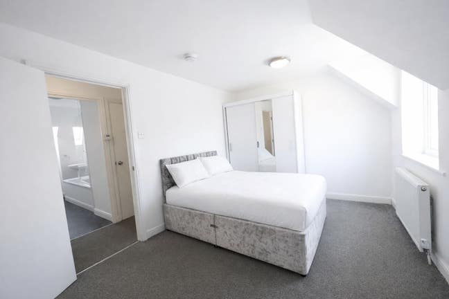 3-Bed HMO with En-Suites – All Bills Incl - Rm 2 Main Photo