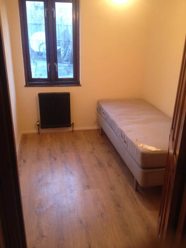 Single furnished room to let Main Photo