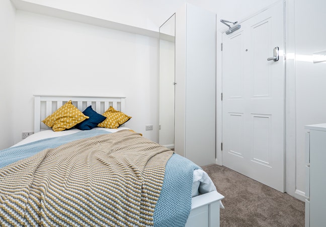 Double Room - Close to Camberley town centre Main Photo