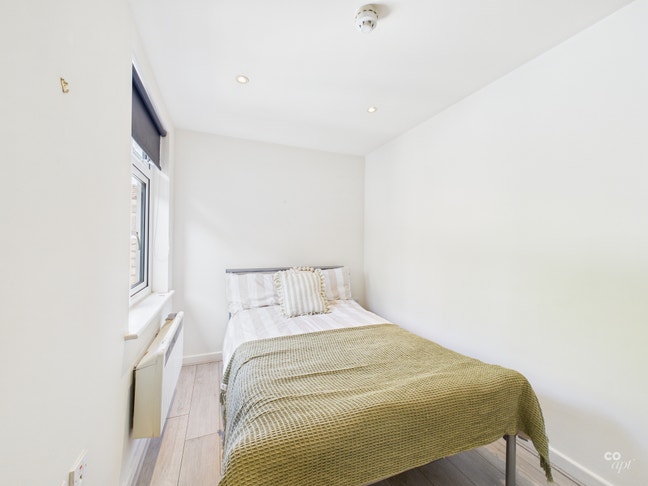 3 Rooms in 1 available in a great location Main Photo