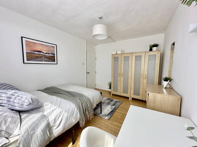 Tower Bridge/Shadwell*Modern Double Available Imme Main Photo