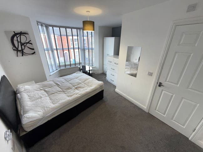 Stunning En-Suite Room Rent - All Bills Included Main Photo