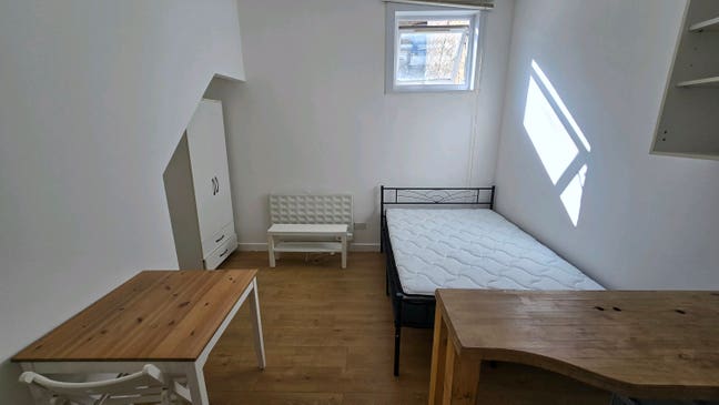 Compact Self Contained Studio in Dalston Main Photo