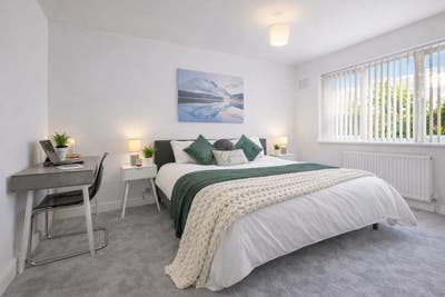 Modern 3 Bed House| NEC| Parking| WiFi  Main Photo