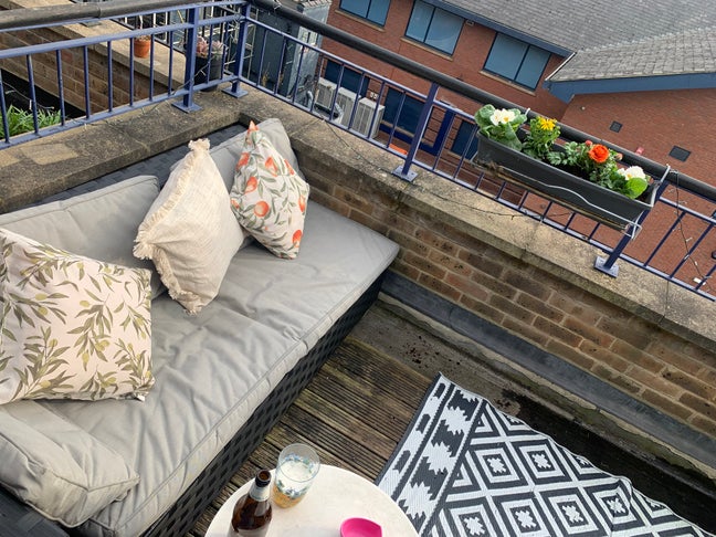 Great location. Sunny spacious all mod cons Main Photo