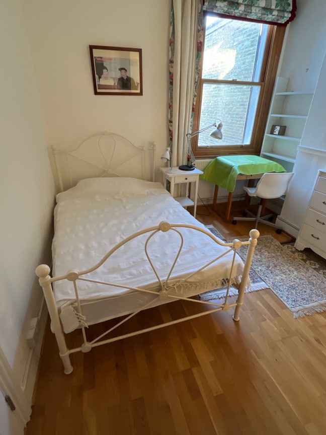 Quiet double bedrooms Clapham South.  Main Photo