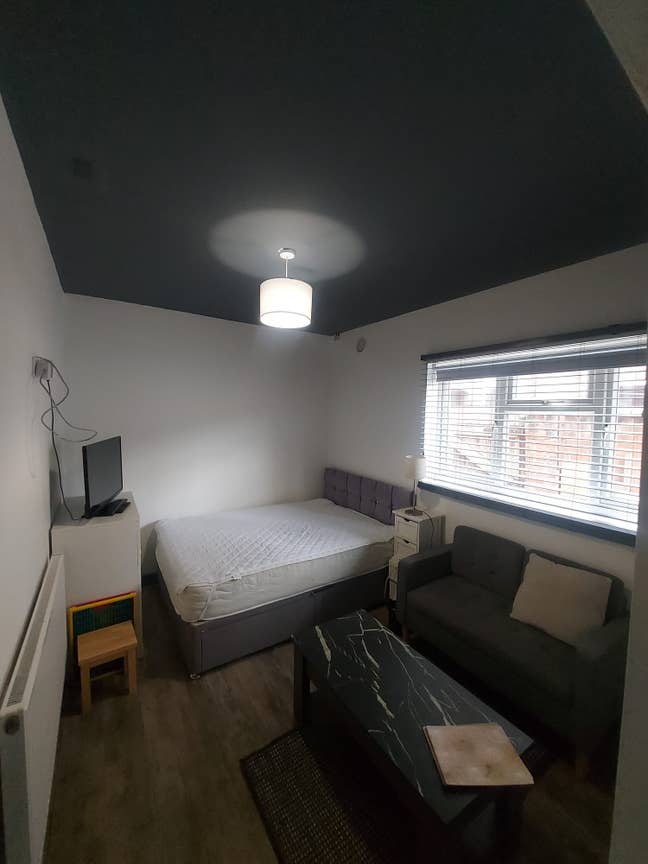 Studio-Kitchen-Ensuite - Rugby Station 5 mins walk Main Photo