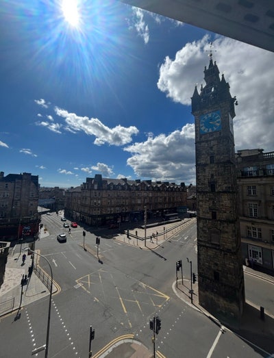 Double room in 2 bedroom 2 bathroom flat in G1  Main Photo