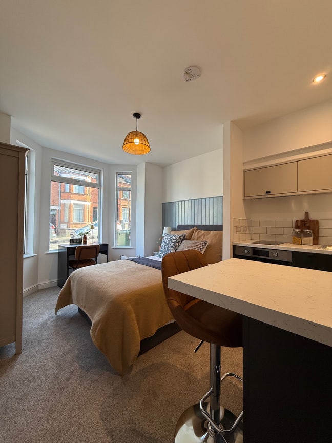 3 x Brand New Studio Rooms left - York Street Main Photo