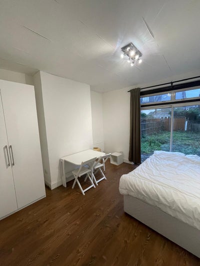 Bright Double Room Just 2 Minutes from Dollis Hill Main Photo