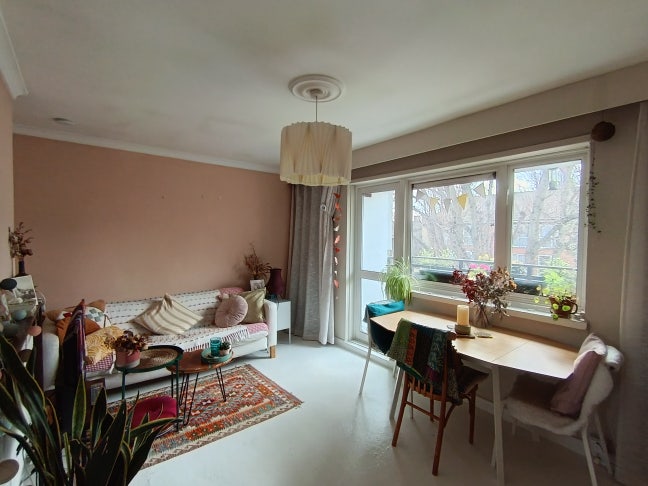 Peaceful double in friendly, sunny Peckham flat Main Photo