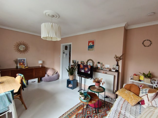 Peaceful double room in sunny Peckham flat Main Photo