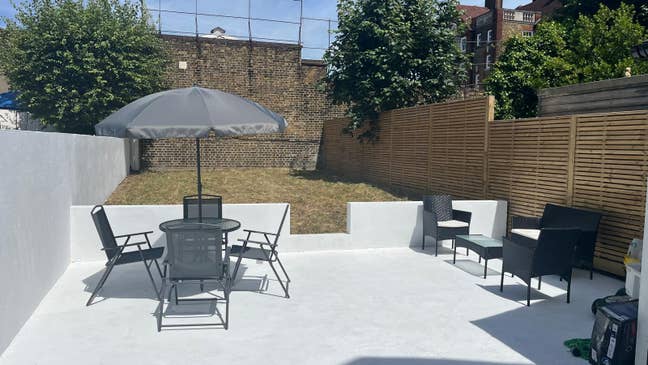 X Large 4 dbl bed house 2 bthrm + large patio Main Photo