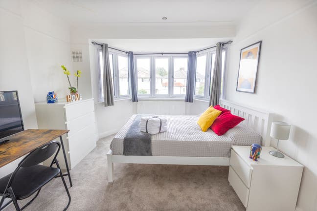 Bright and Spacious Double Room in Whitton Main Photo