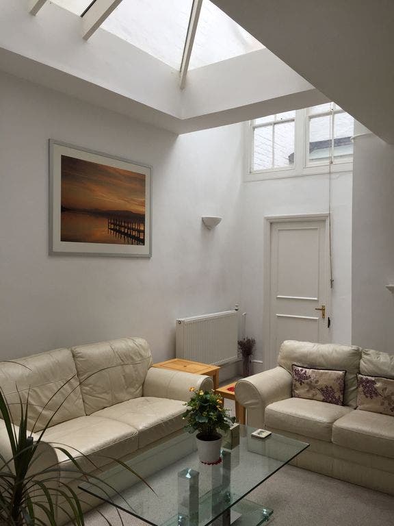 Cornwall Gds Superb flat and location. Key access  Main Photo