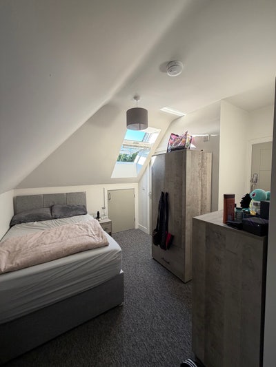 Cosy Ensuite Double Room in GU2 9SG Main Photo