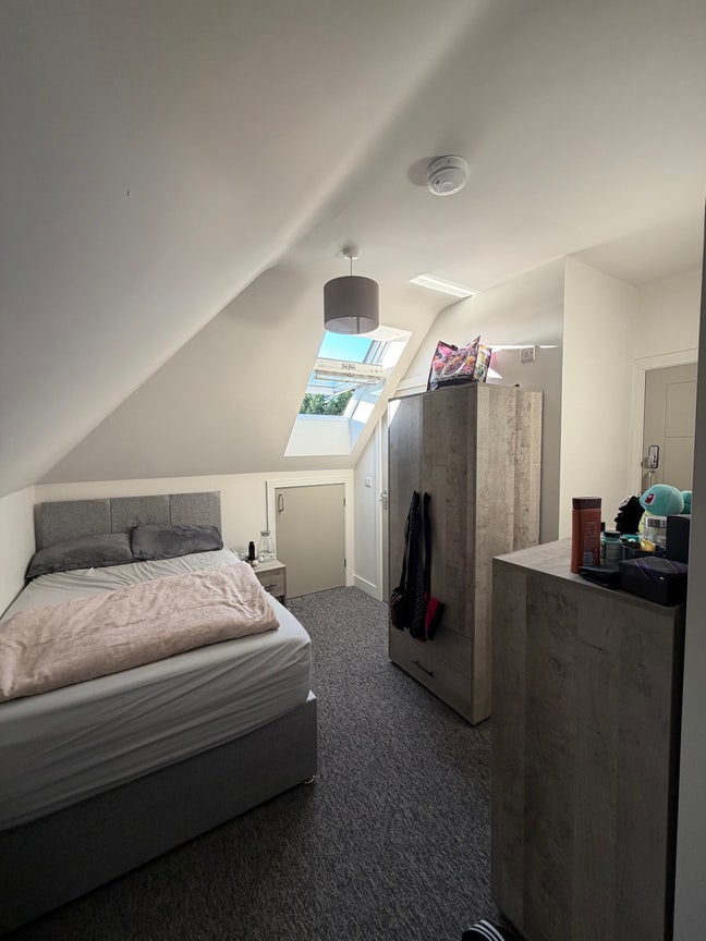 Cosy Ensuite Double Room in GU2 9SG Main Photo