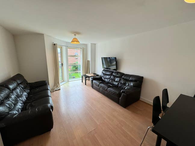 Looking for replacement tenant - 162pw Main Photo