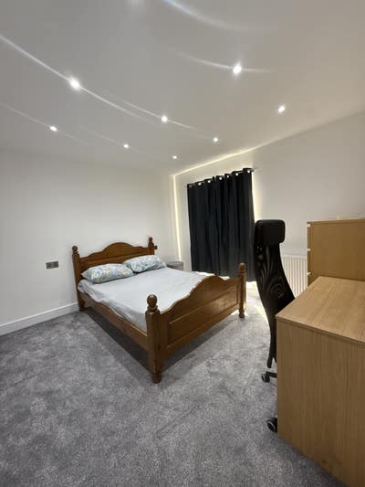 Double Room In A New Built 2 Bedroom Large House  Main Photo