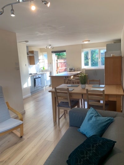 Double room available in shared house Main Photo