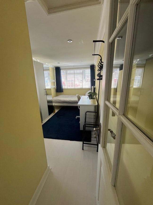 Spacious Double Room with Private Shower Main Photo