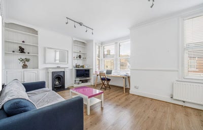 Double room in Acton (poets corner)  Main Photo