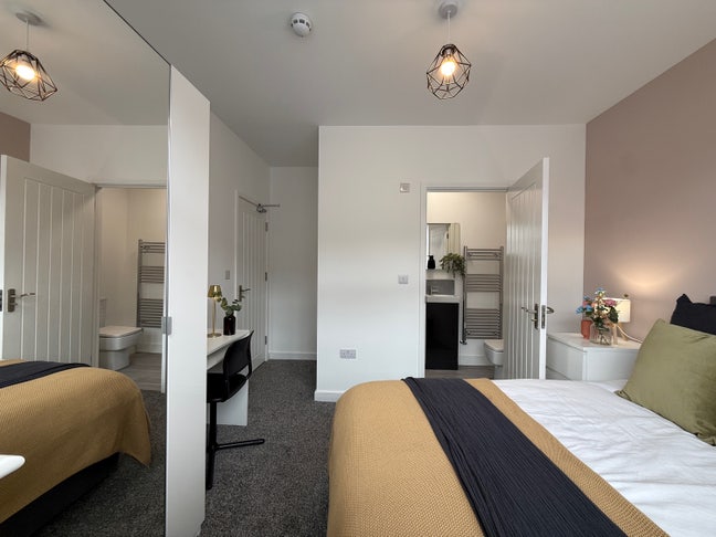Double En-suite Room  - Bath St &pound;650 Main Photo