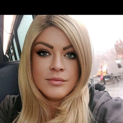 35 year old Female seeks a double room Main Photo